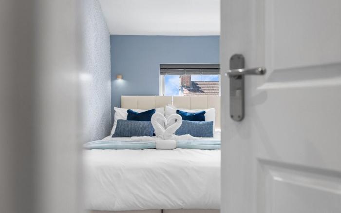 The Blue Room Oasis - town centre close to station