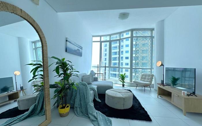 Amazing Roof Top Pool in Nice 1 BHK Flat in Marina