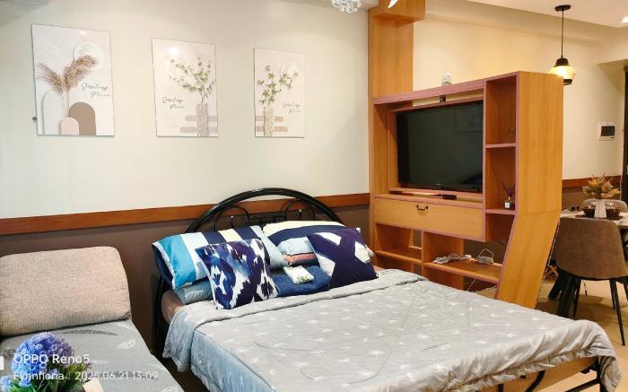 Queensize Bed Condotel near Centrio Ayala Mall