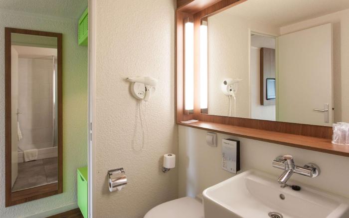 Campanile NATURE - Poitiers Sud Aéroport