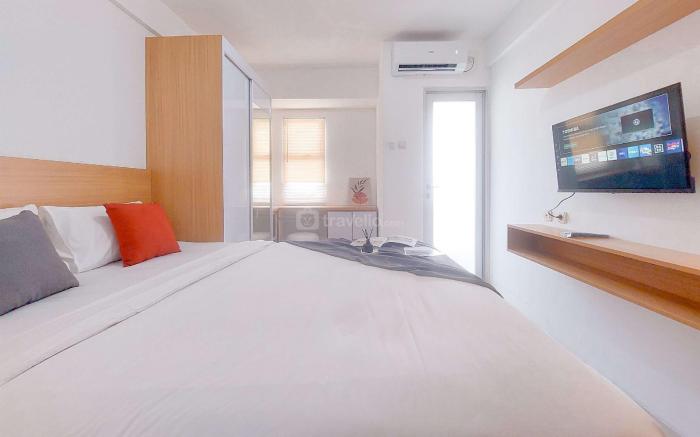 Good Place Studio Urbantown Serpong By Travelio