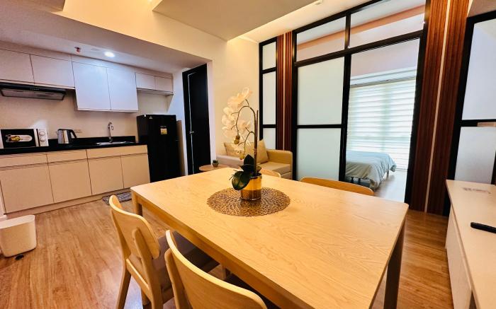 Feels Like Home Condos (Abreeza Place Tower 2) D