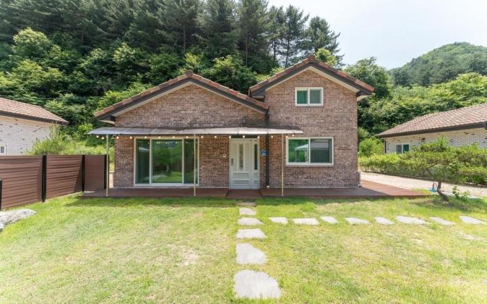 Chuncheon Private House Small House in the Forest 2