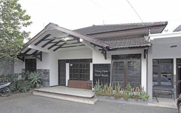 RedDoorz @ Soekarno Hatta 2
