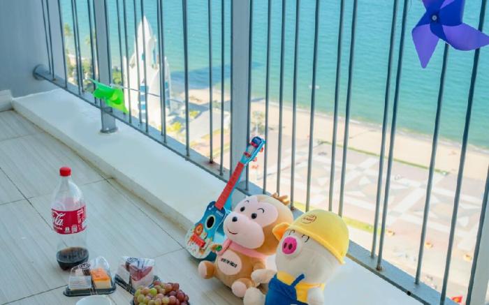 Beachfront 2-bedroom apartment in center, pool gym