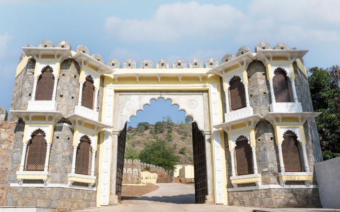 DOONGAR FORT 7 km From Ambaji