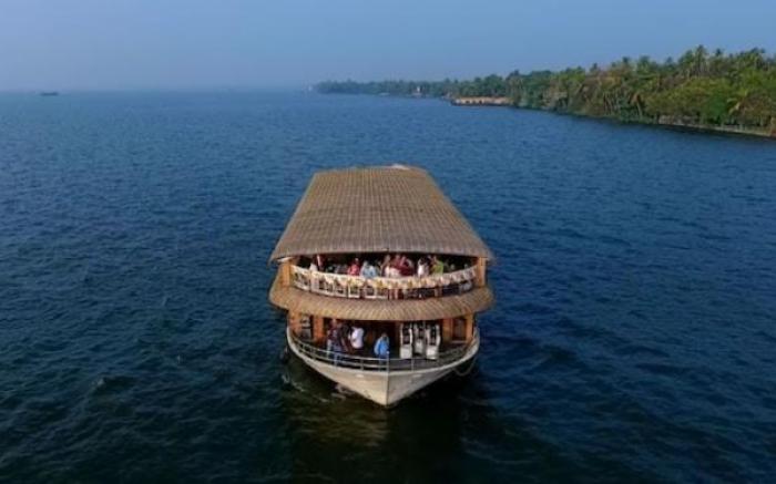 5 Bedroom A/c Private Houseboat With All Meals