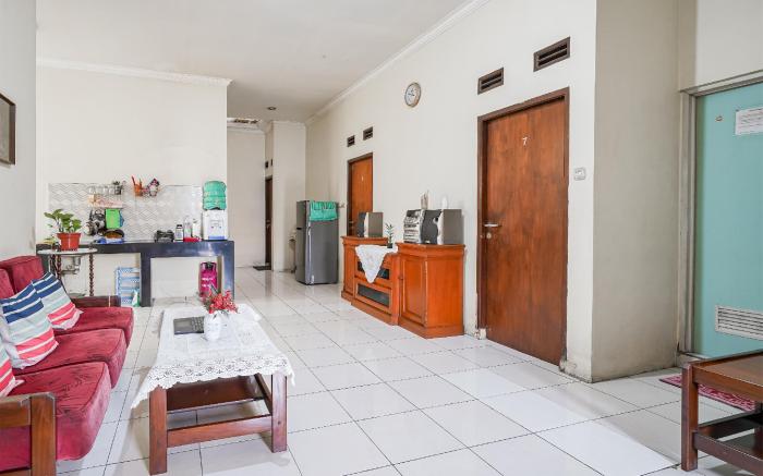 OYO 94102 Kuningan Guest House Syariah