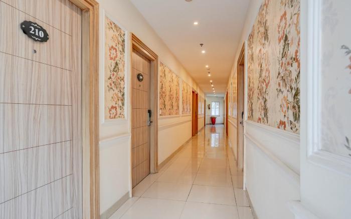 Super Townhouse Oak Rajpur Road Dehradun