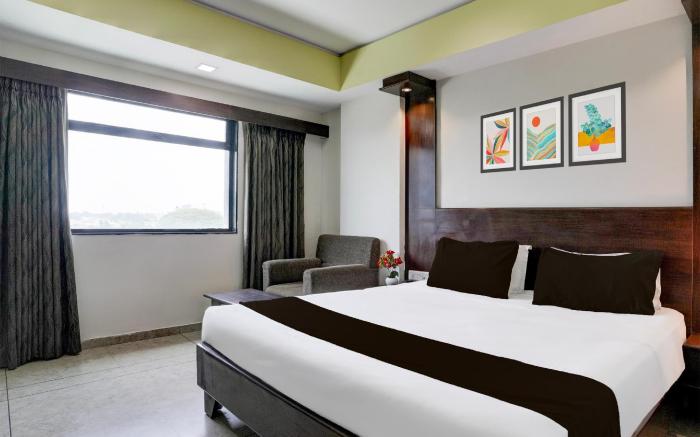 Super Townhouse Anand Formerly Hotel The Maison