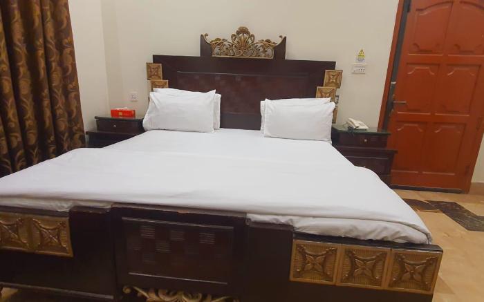 Defence Ittehad Hotel