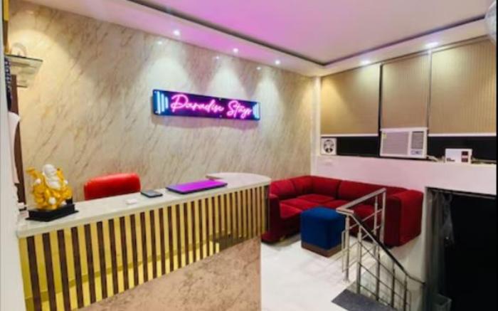 Hotel Paradise Stays Near Golden Temple
