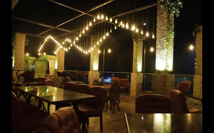 TAKHT- Executive Rooms & Suites