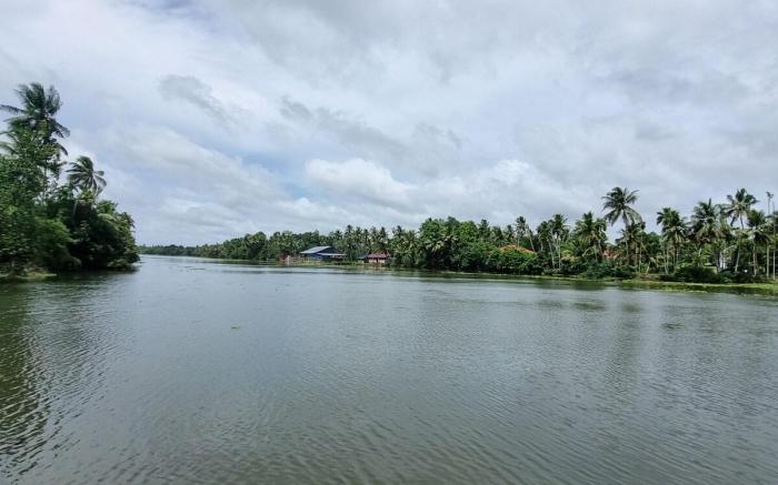 Riverview villa