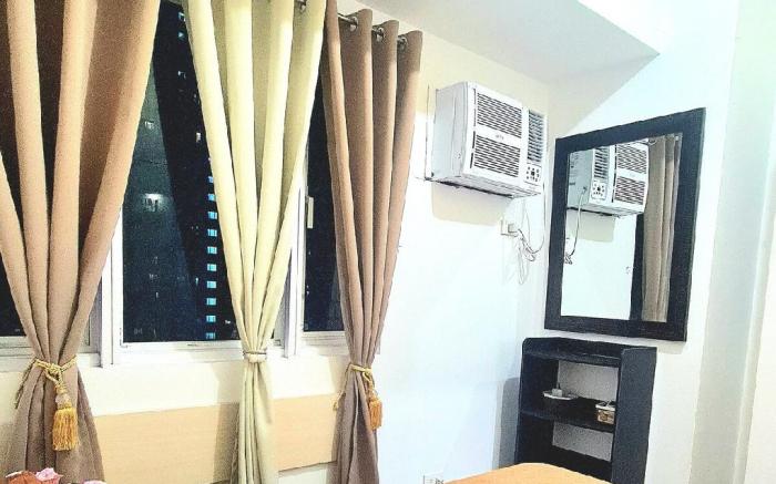 One BR Unit with MRT and Mall Access