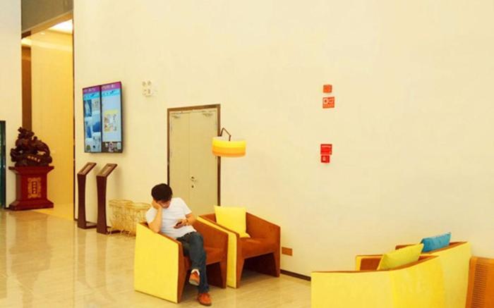 IU Hotels·Guiyang Jinyang Century City Shopping Center Chayuan Cun Subway Station Vanke