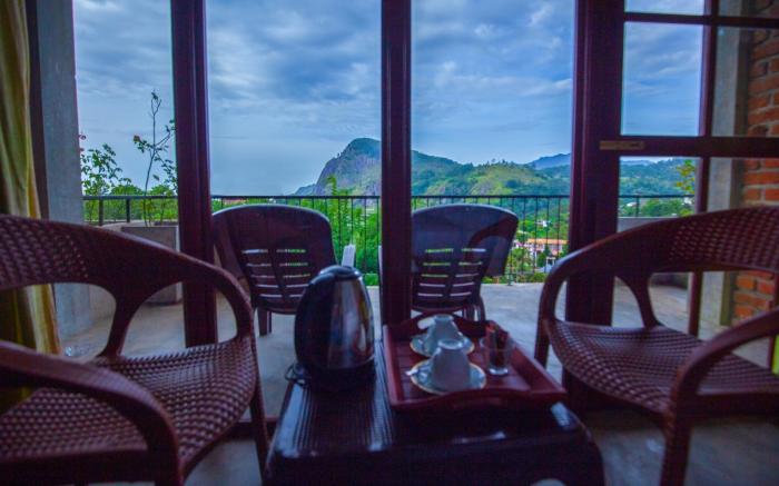 Ella Rawana Den Hotel