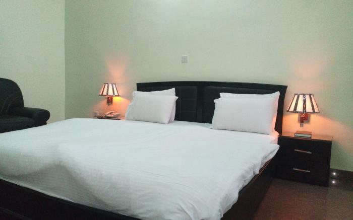 Dionzec Hotel & Suites