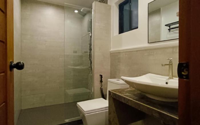 Cosy and Spacious Room and Asian Cuisine 