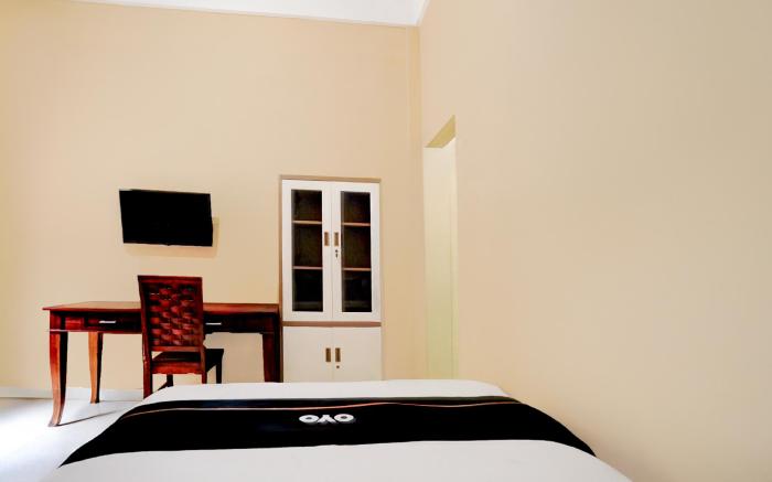 Hotel O Surabaya near Pelangi Park formerly D'best Kutisari