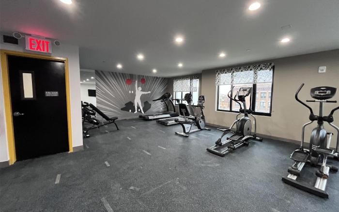 GLō Best Western Bronx NYC