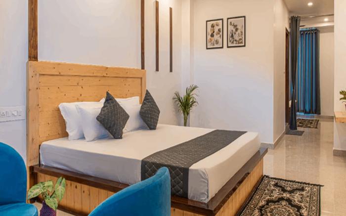 The Cloud berry I Property of the year I Serviced Villa I Couple Friendly I Pvt Balcony I Open Air T