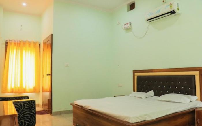 Raj Garden and Hotel