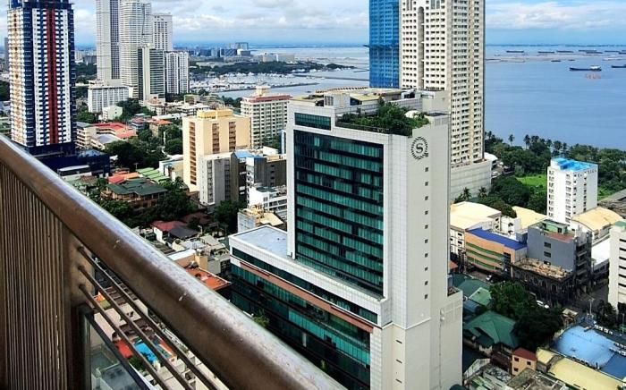 BIRCH TOWER  1 BEDROOMW/BALCONY CORNER UNIT3019