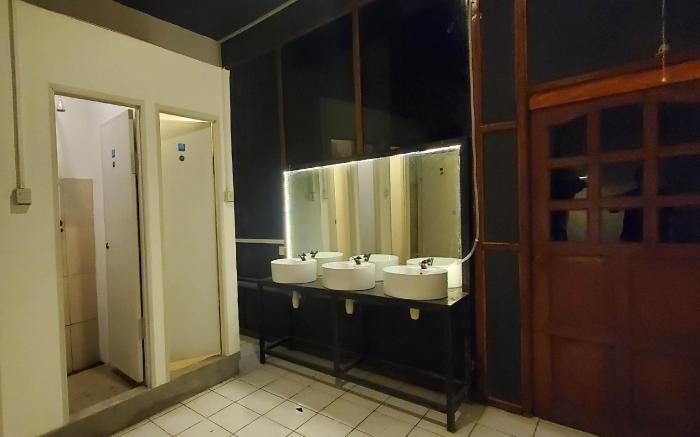 iStay Hostel and Capsule
