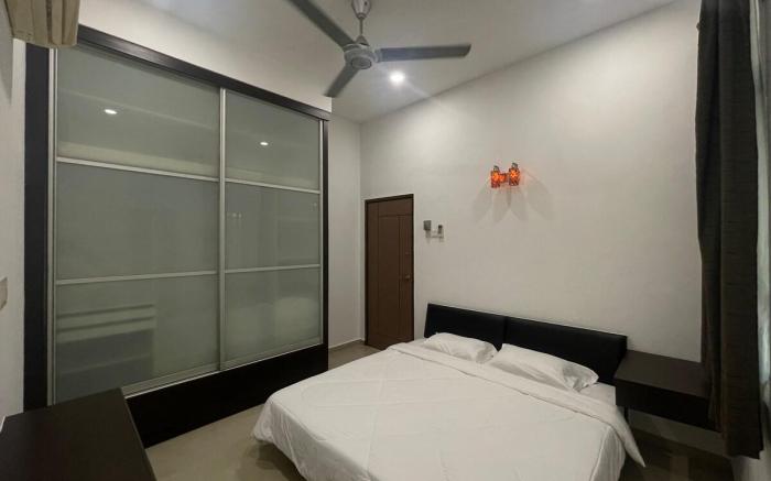 Mutiara Rini Homestay by LongLong