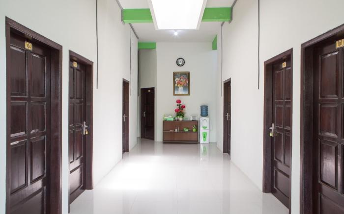RedDoorz near Banyuwangi Baru Station