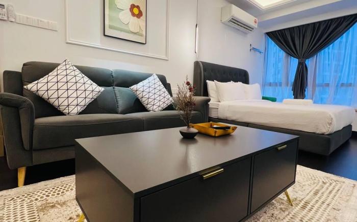 Artisan View Studio unit R&F Seine Region by ANJU
