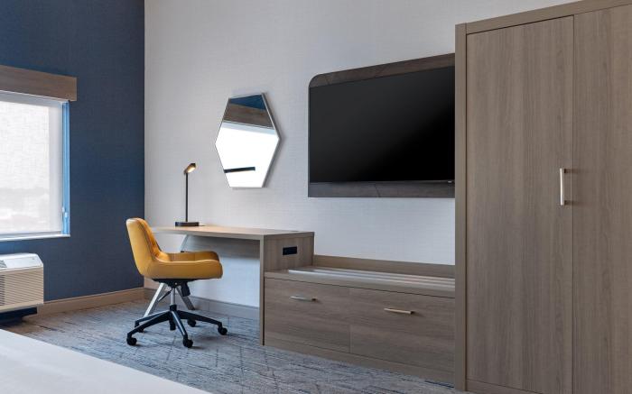 Holiday Inn Express And Suites St.Thomas. By IHG