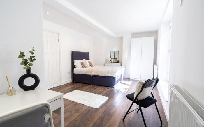 Luxury Modern 3BDR/ 3 en-suite/ City Centre/ Arena