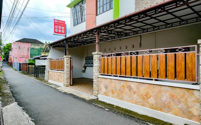 RedDoorz @ Syariah House Purwokerto