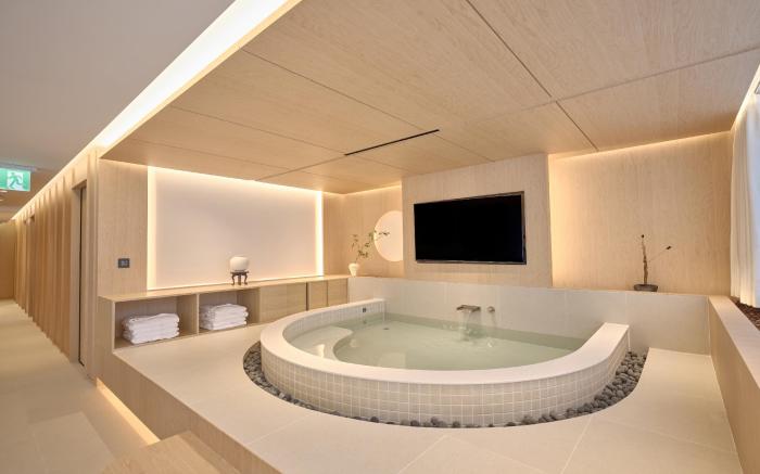 UH Suite The Gangnam