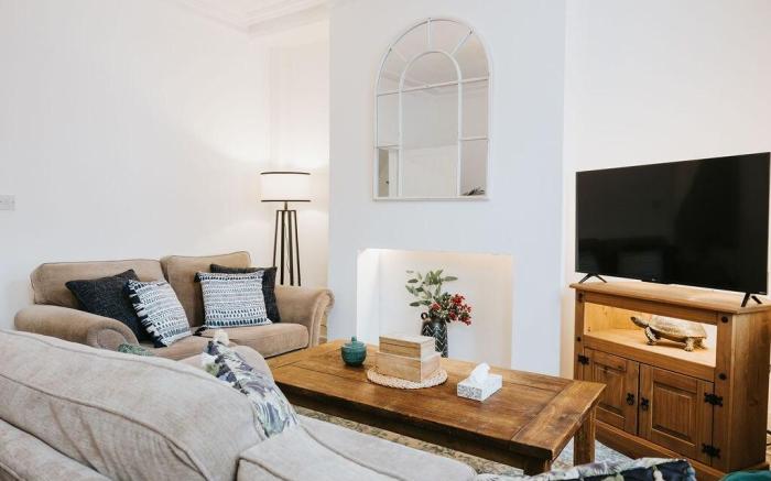 3 Bed Central Home with Netflix