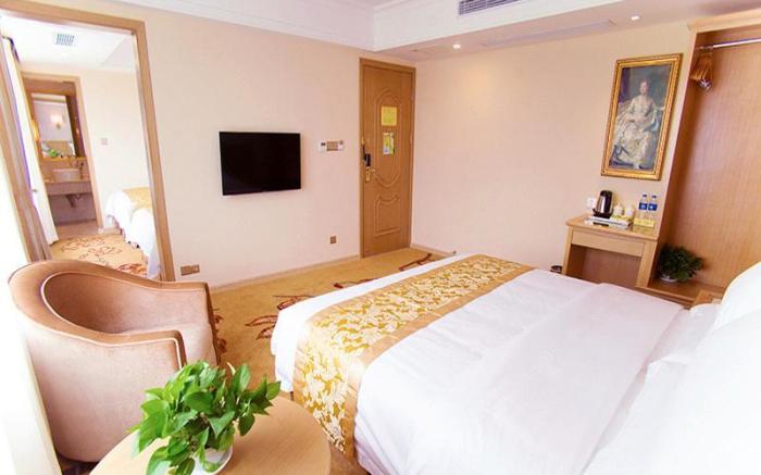 Vienna 3 Best Shanghai Baoshan Fengxiang Road