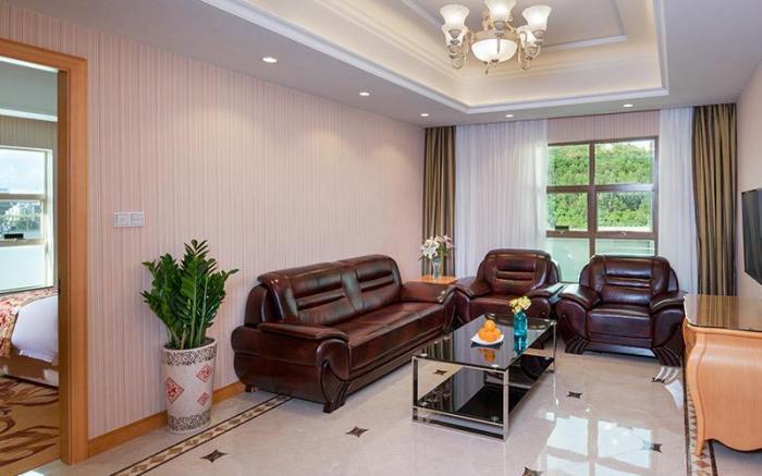 Vienna Hotel Shenzhen Guanlan Renmin Changhu Metro Station