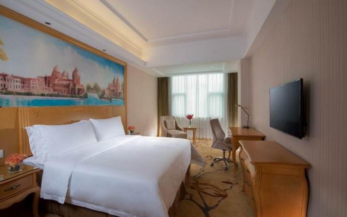 Vienna Hotel Shenzhen Longhua Renmin Nan Road Branch