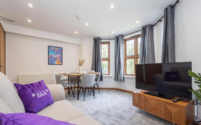 Cosy  Spacious Duplex Apartment near Salford Royal