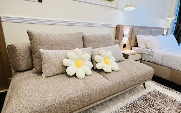 Comfy View Studio unit R&F Seine Region by ANJU