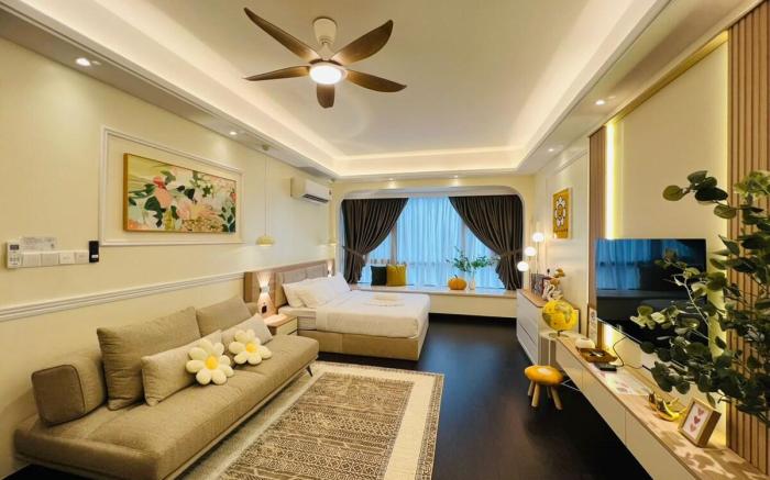 Comfy View Studio unit R&F Seine Region by ANJU