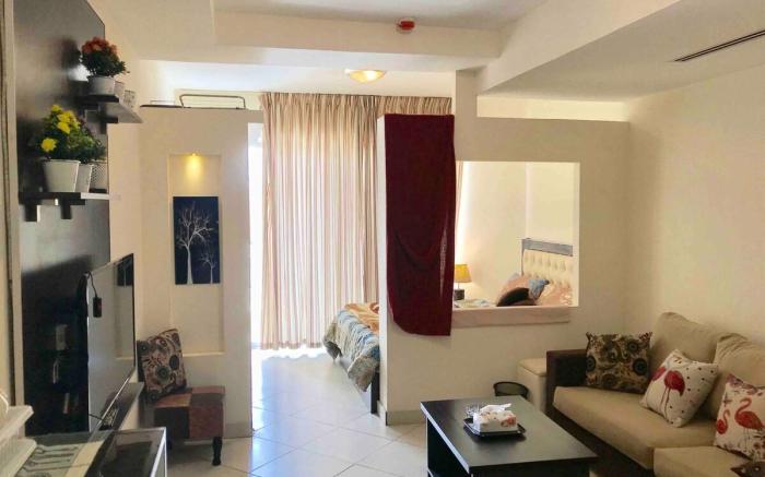 Modern apt central location: steps to all services
