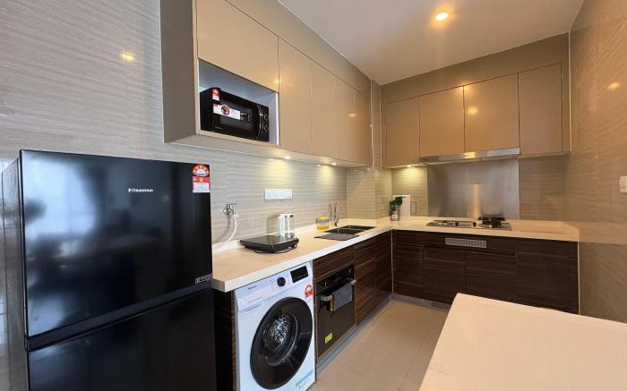 R&F Modern Deco Studio for 2pax couple near CIQ
