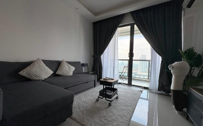 R&F 2R1B Modern Design City View Apartment