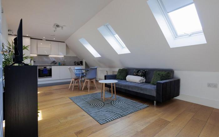 Modern 1-Bed Central Kingston