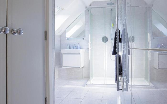 Modern 1-Bed Central Kingston