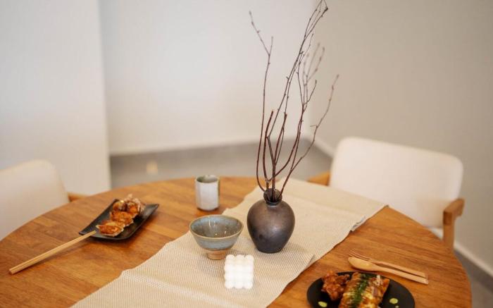 Sleek Japandi Getaway, A Tranquil City Retreat