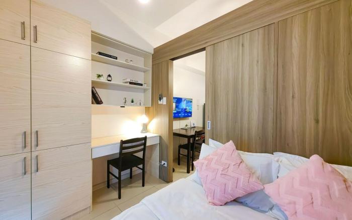 Condotel 1BR Unit w/ Balcony FAME Residences #FM04